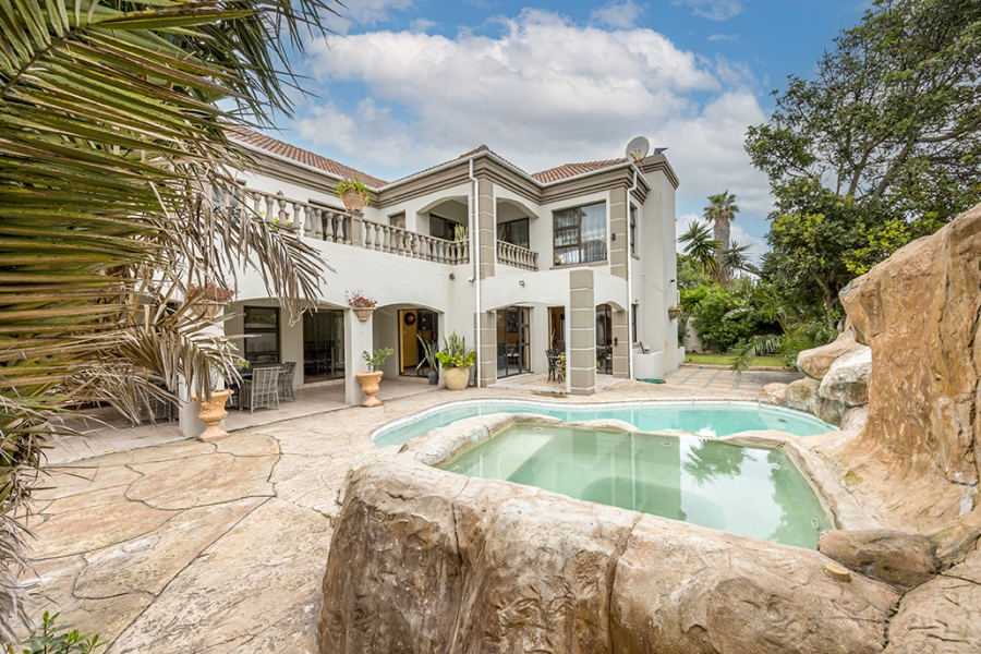 6 Bedroom Property for Sale in Sunset Beach Western Cape